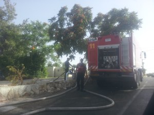 Die Feuerwehr beim Auftanken.