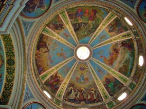 Schöne Kuppelbemalung in der Klosterkirche