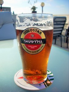 Ein kühler Abschluss des gelungenen Tages - Übrigens ist Alkohol sehr teuer in Israel! Macht nichts, bei der Hitze braucht es nicht viel, um betrunken zu werden. Ich spreche aus Erfahrung. :)